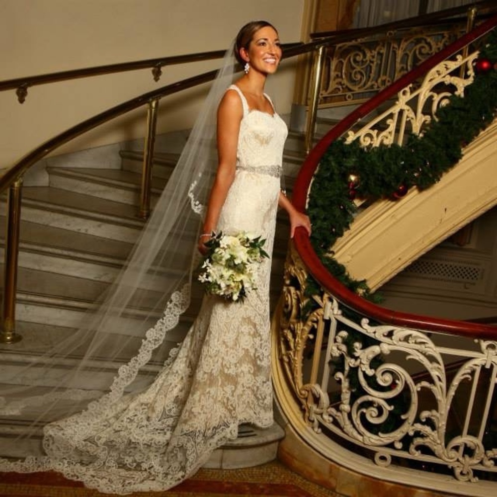 Elegant Lace Wedding Dress with Train